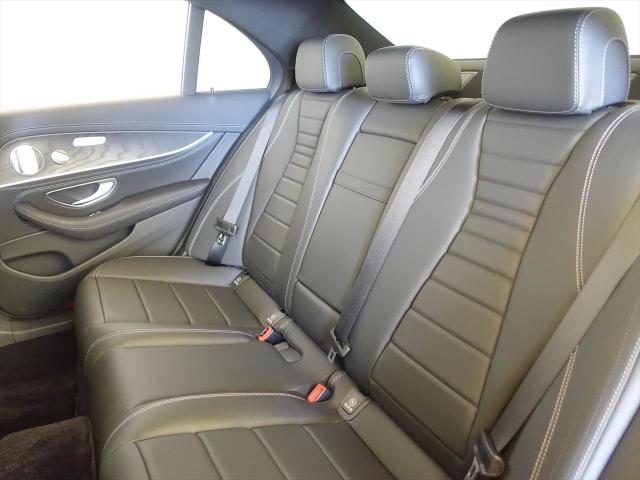 E220 d スポーツ AMGラインインテリアパッケージ・エクスクルーシブパッケージ