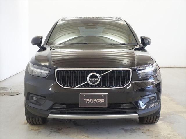 XC40 B4 AWD モメンタム