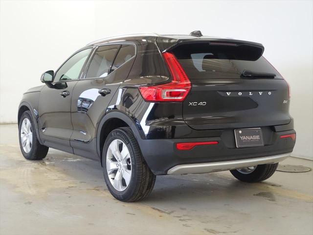 XC40 B4 AWD モメンタム