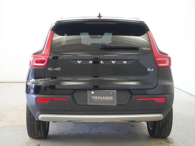 XC40 B4 AWD モメンタム