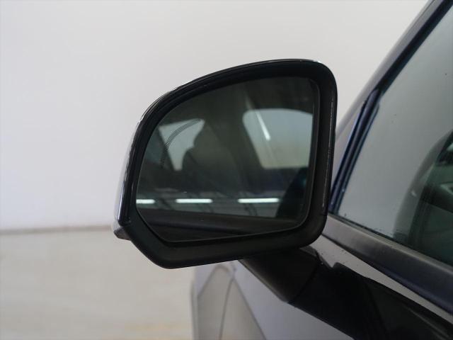 XC40 B4 AWD モメンタム