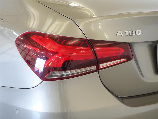 A180 スタイル セダン AMGライン AMGレザーエクスクルーシブパッケージ・レーダーセーフティパッケージ・アドバンスドパッケージ・ナビゲーションパッケージ