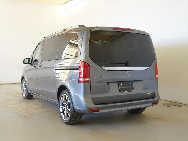 V220 d アバンギャルド