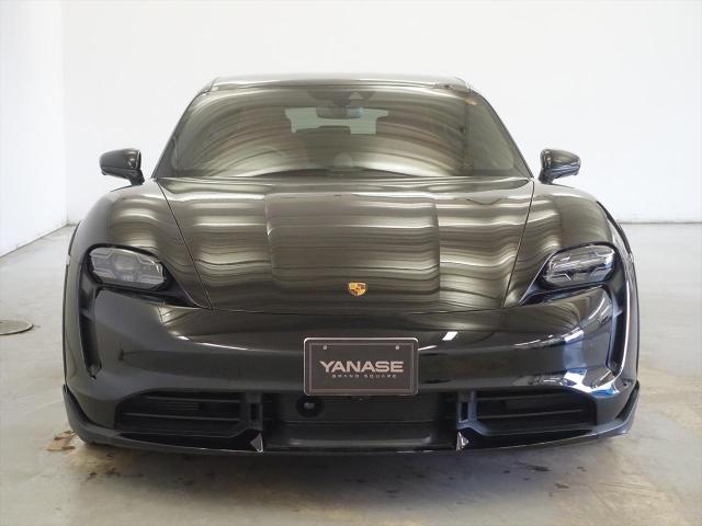 タイカン ターボクロスツーリスモ