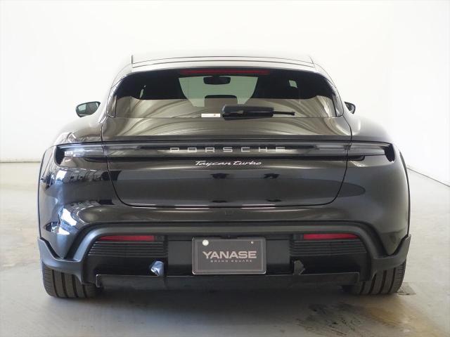 タイカン ターボクロスツーリスモ