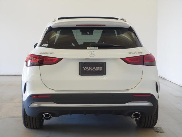 メルセデス‐AMG GLA35 4MATIC AMGパフォーマンスパッケージ・AMGアドバンスドパッケージ・ナビゲーションパッケージ
