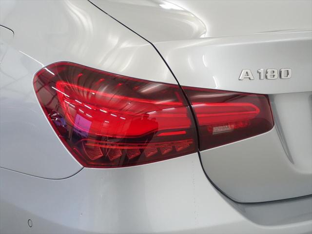 A180 セダン AMGラインパッケージ・ナビゲーションパッケージ