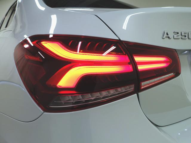 A250 4マチック セダン AMGライン AMGレザーエクスクルーシブパッケージ アドバンスドパッケージ レザーエクスクルーシブパッケージ ナビゲーションパッケージ