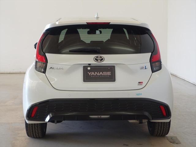 アクア GRスポーツ