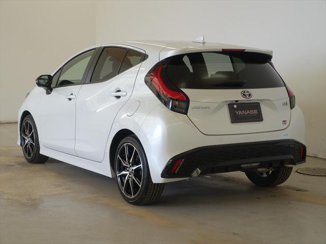 アクア GRスポーツ